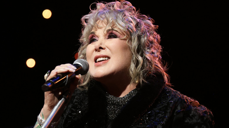 Ann Wilson singing on stage