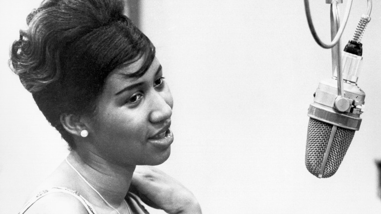 Aretha Franklin at microphone in early 1960s