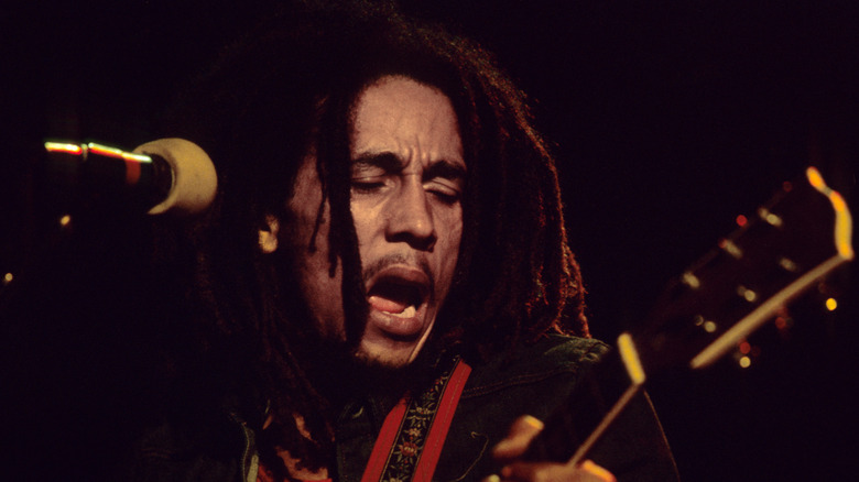 Bob Marley singing and playing guitar