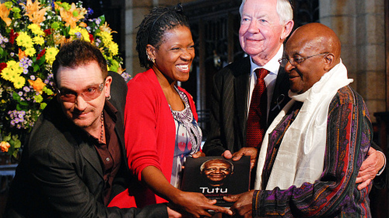 U2 posing with Desmond Tutu