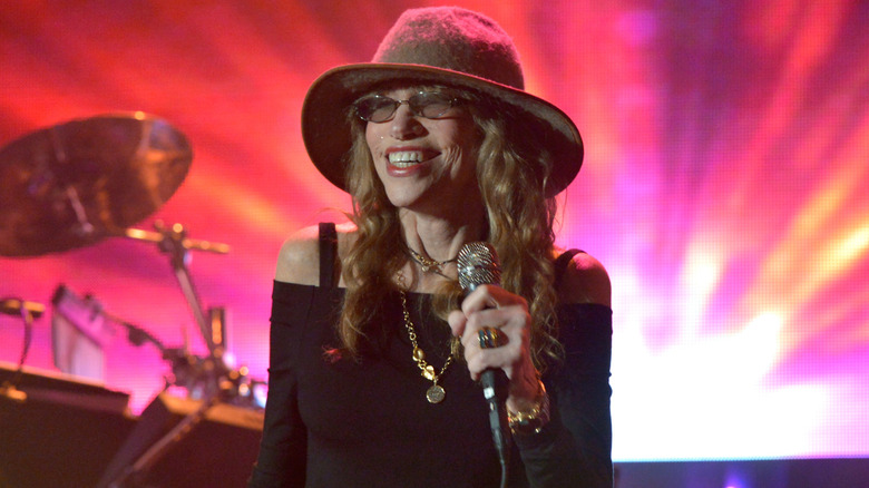 Carly Simon smiling while performing on stage