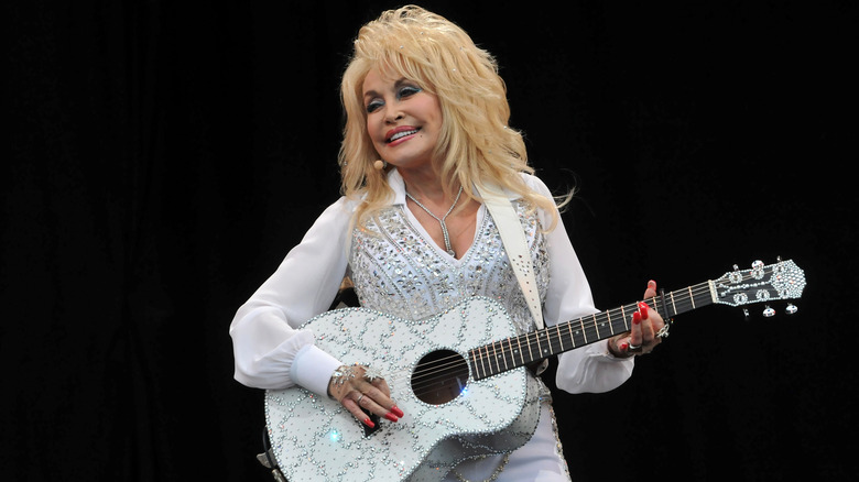Dolly Parton with guitar in 2014