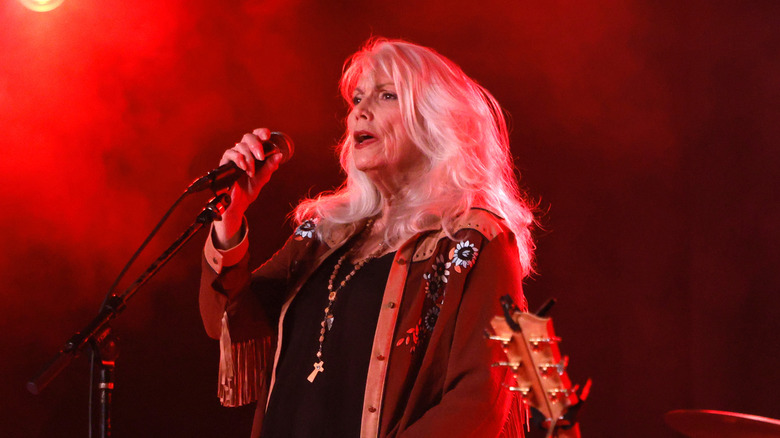 Emmylou Harris singing on stage