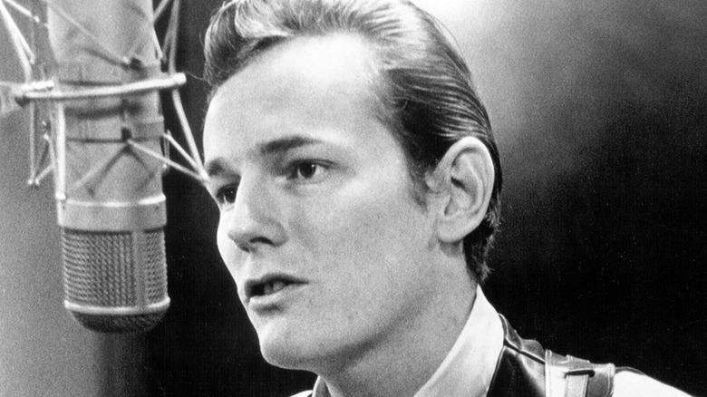 Gordon Lightfoot in recording studio in 1960s