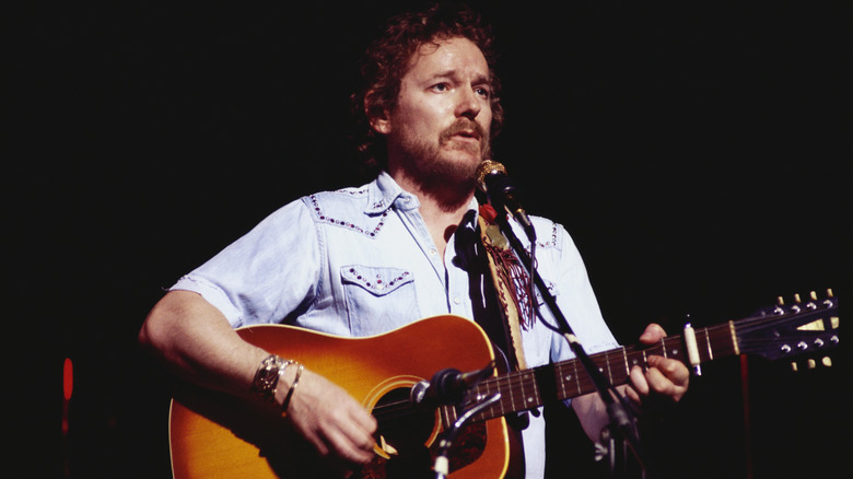 Gordon Lightfoot playing guitar and singing