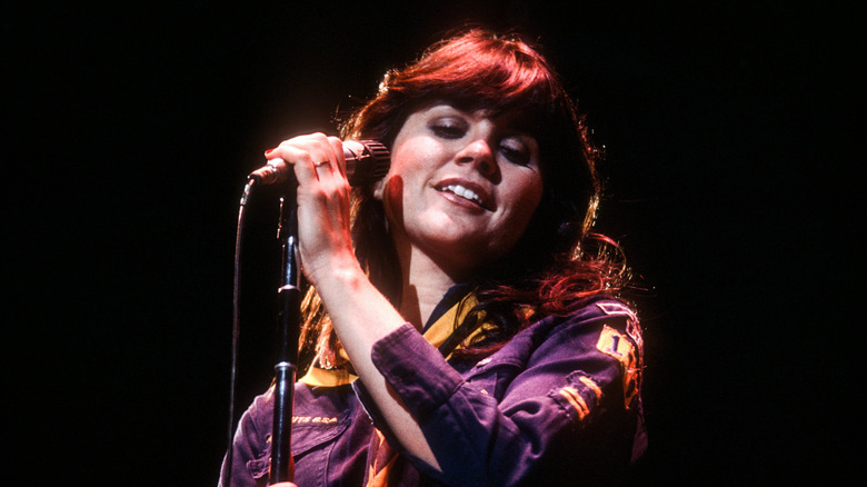 Linda Ronstadt onstage with microphone