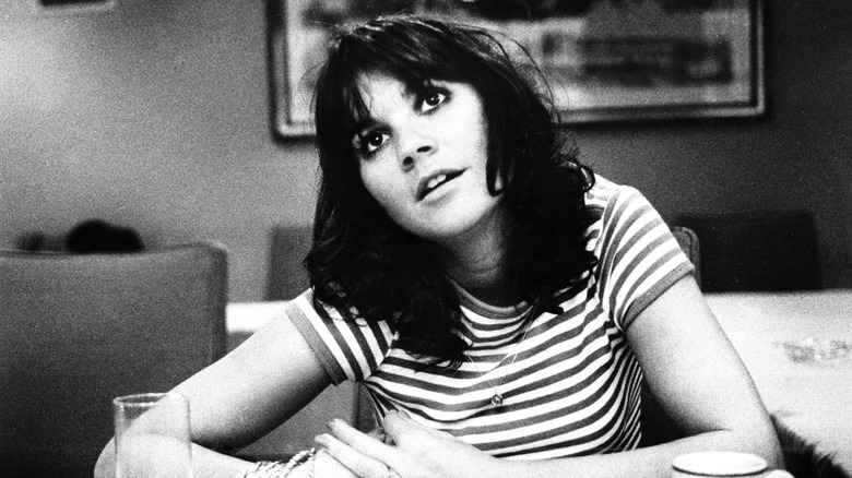 Linda Ronstadt seated at cafe table