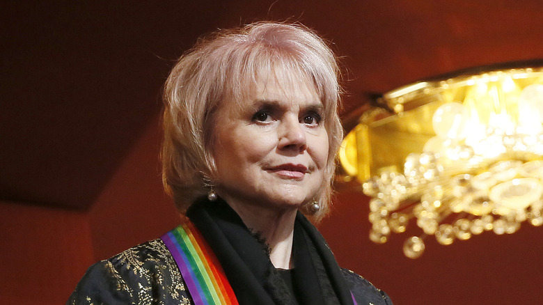 Linda Ronstadt at Kennedy Center with medal