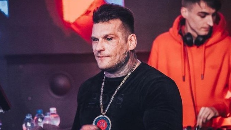 Popek on stage black eyes