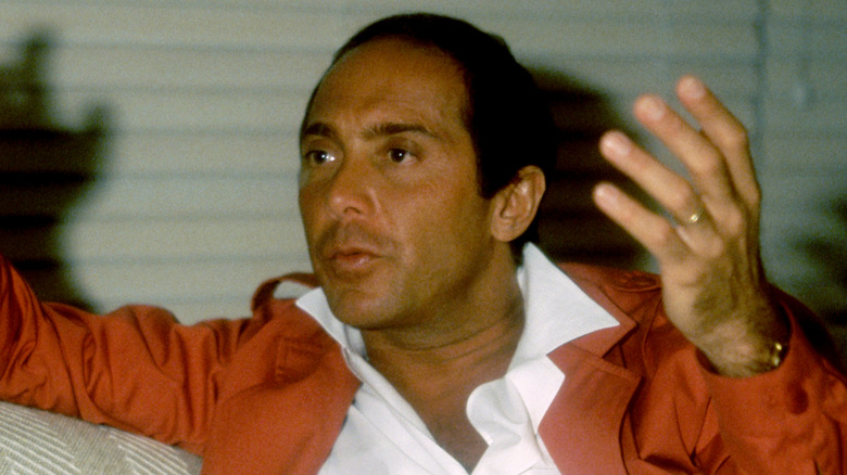 Paul Anka throwing his hands up in frustration in 1980