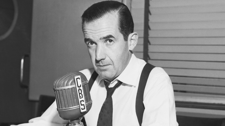 Edward R. Murrow sat by CBS mic in white shirt and loose tie