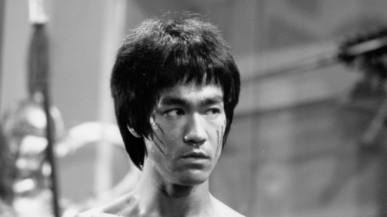 bruce lee looking to side
