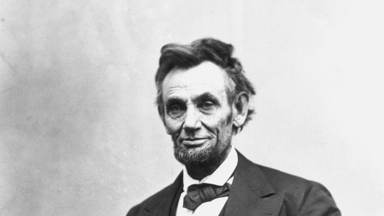 Photo portrait of sitting Abraham Lincoln