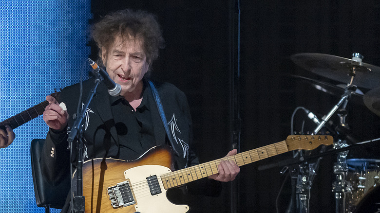 bob dylan performing in indiana in 2023