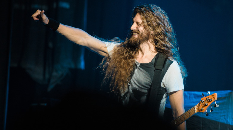 Otto Schimmelpenninck van der Oije smiling raised arm on stage