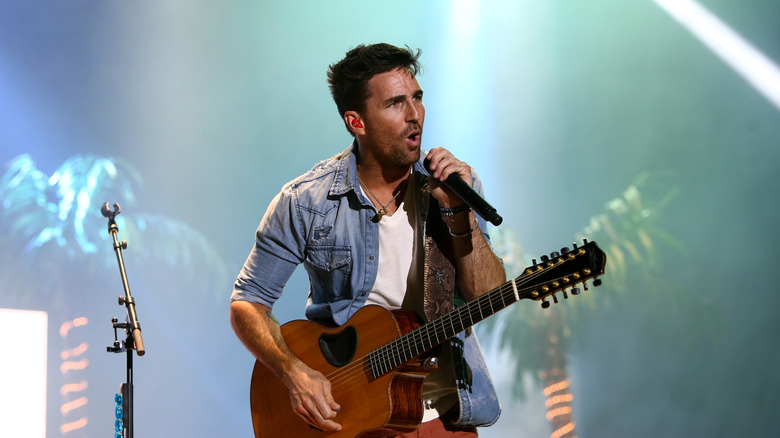 Jake Owen singing on stage
