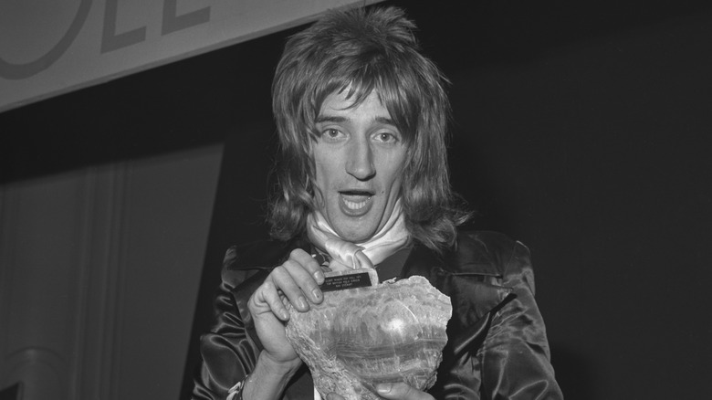 Rod Steward receives an award in 1971
