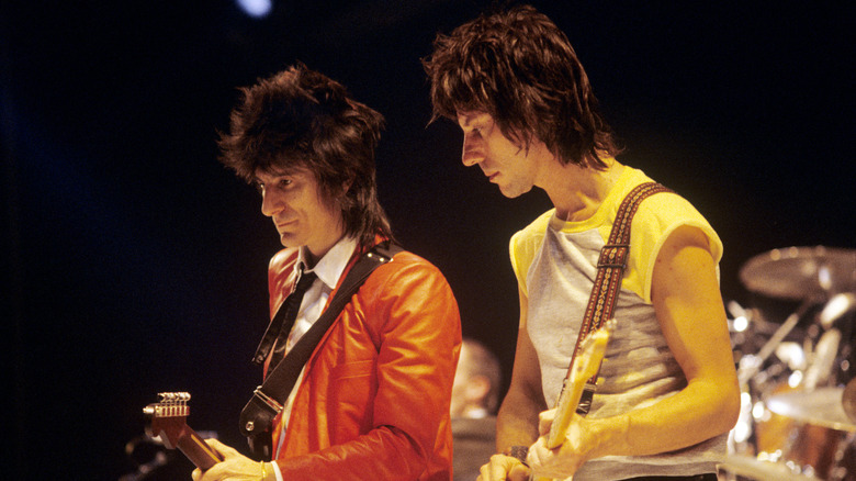 Ronnie Wood and Jeff Beck playing guitars