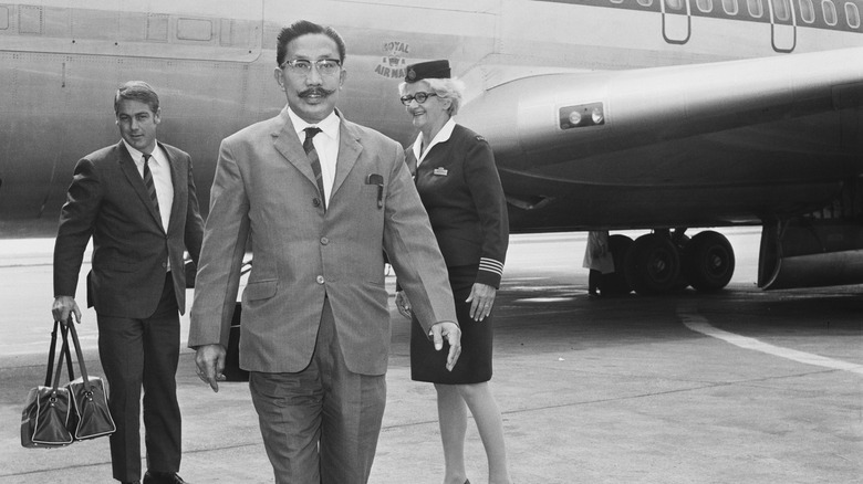 Omar Ali Saifuddien III, Sultan of Brunei  walking away from a plane