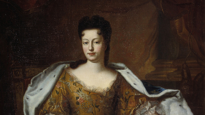 Painting of Elisabeth Charlotte in amber dress