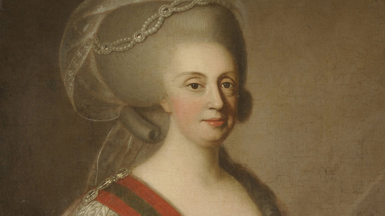 Portrait of queen maria big hair covered in pearls