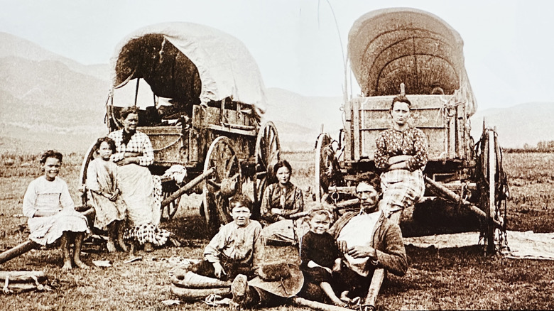 Family wagons on the Oregon trail