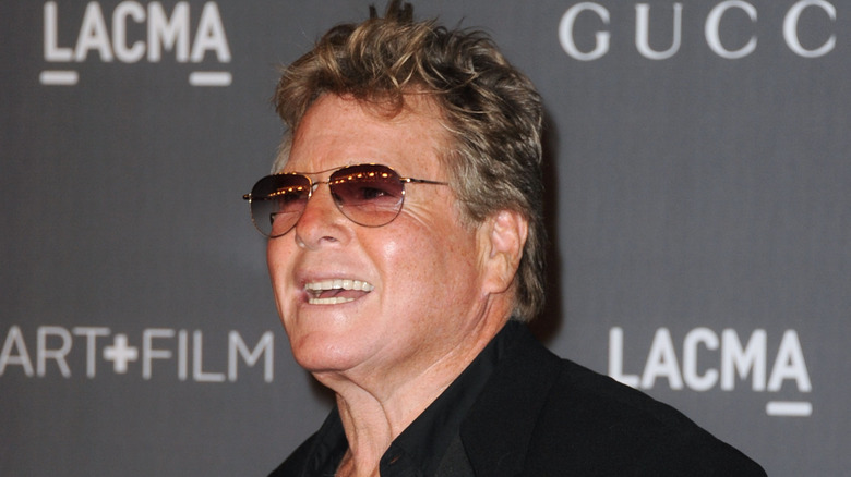 ryan o'neal sunglasses smiling