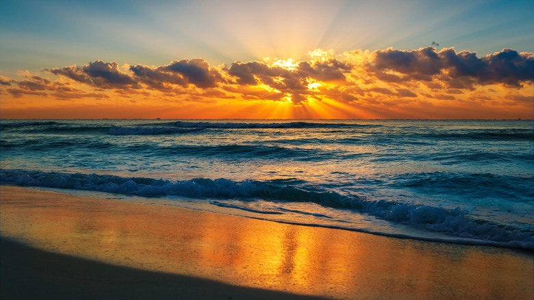 pacific ocean at yucatan peninsula