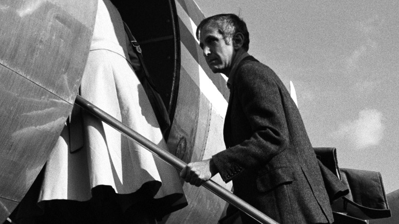 Daniel Ellsberg suit boarding plane