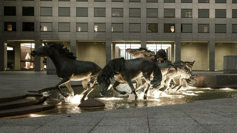 Mustangs of Las Colinas statue in Texas