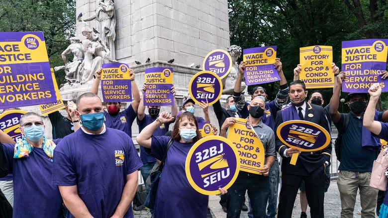 members of SEIU rallying