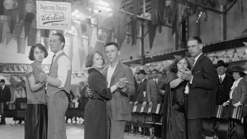 Marathon dancers, April 1923