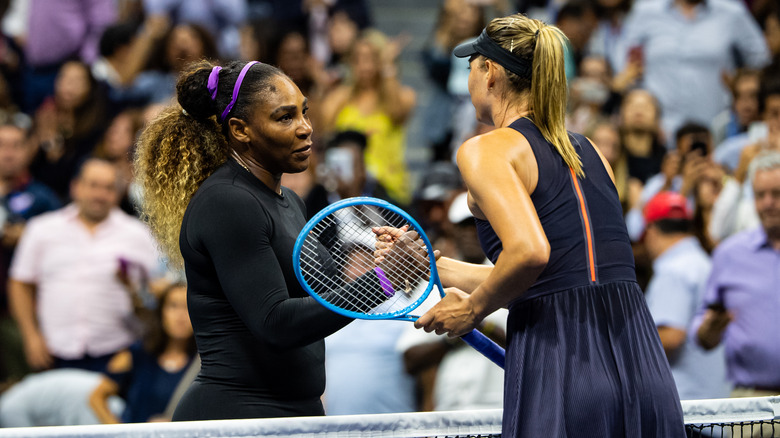 Williams Sharapova shaking hands