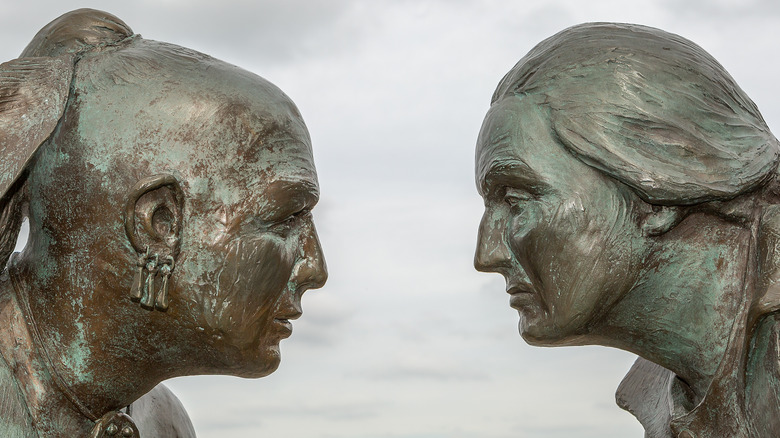 Statue of George Washington and Native American Chief