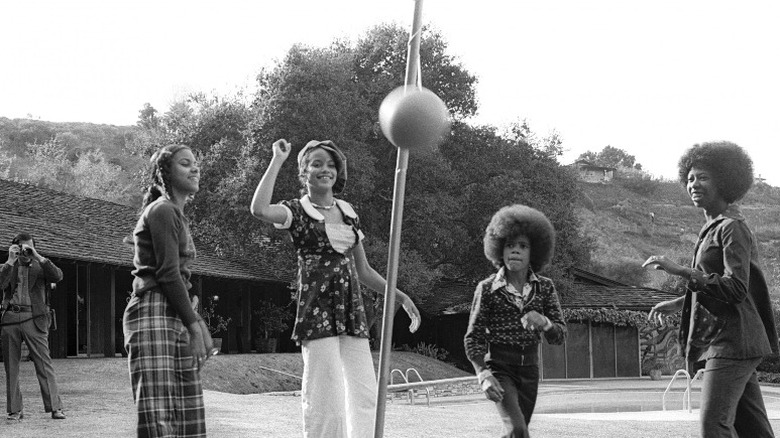 kids playing tetherball