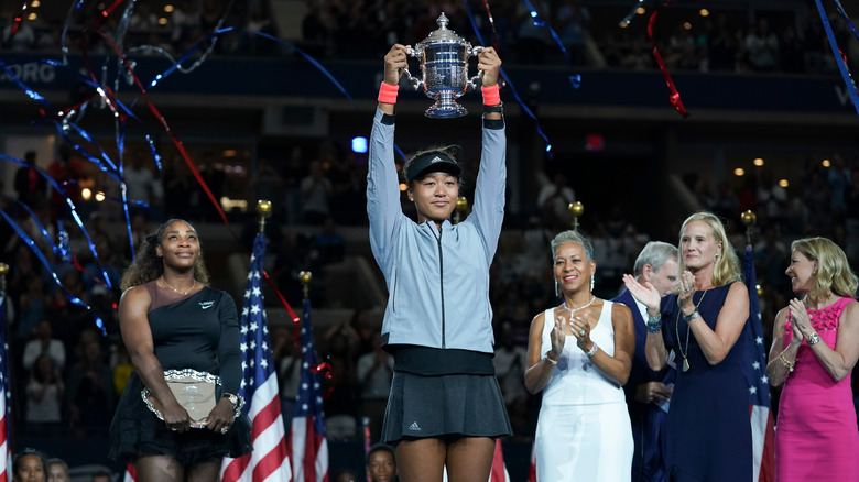 Naomi Osaka hoists US Open trophy