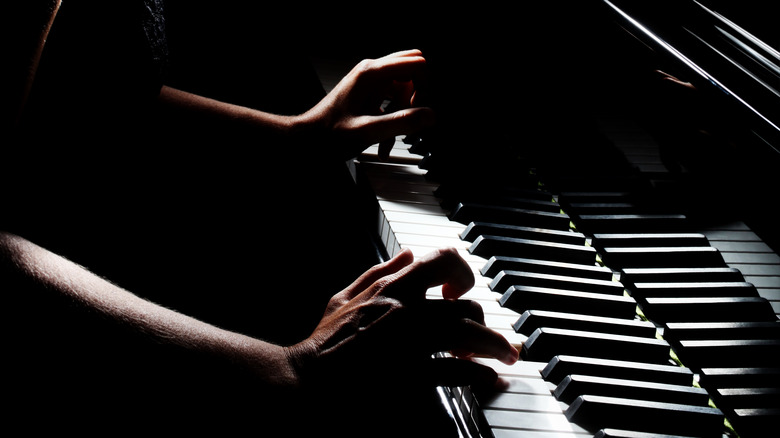 A solitary pianist