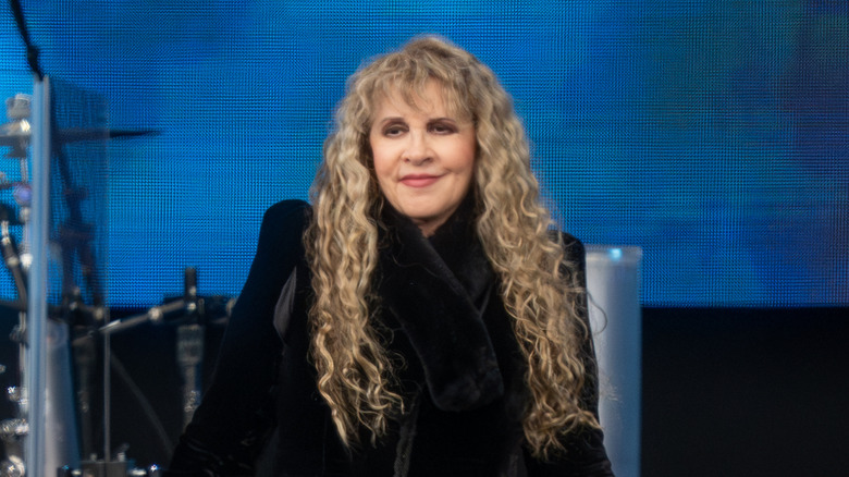 Stevie Nicks not pleased on stage in London in black coat