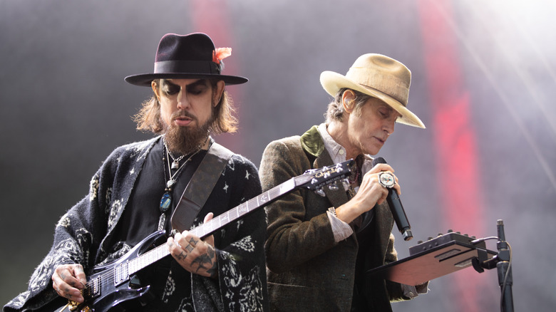 Dave Navarro and Perry Farrell performing with Jane's Addiction