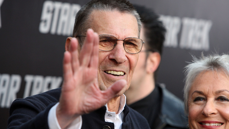 leonard nimoy giving the vulcan salute on the red carpet for star trek 2009
