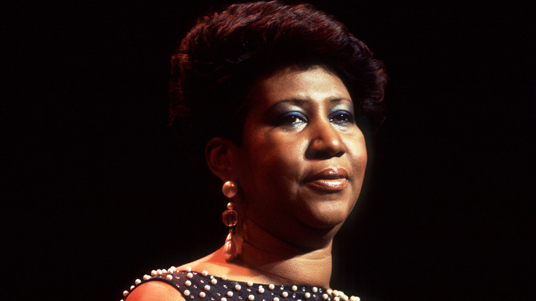 Aretha Franklin serious on stage