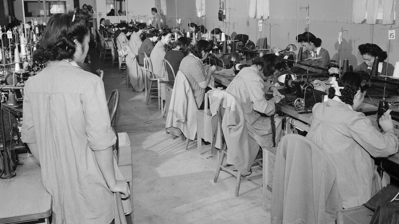 World War II internment camps Japanese prisoners working