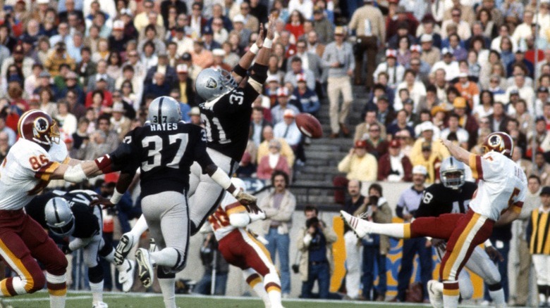 Oakland Raiders blocking Commanders punt
