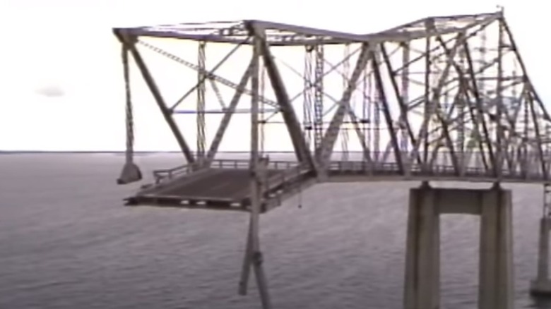 Footage of the Sunshine Skyway collapse