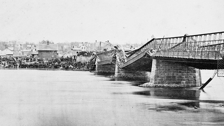 Truesdell bridge tragedy bridge and crowds
