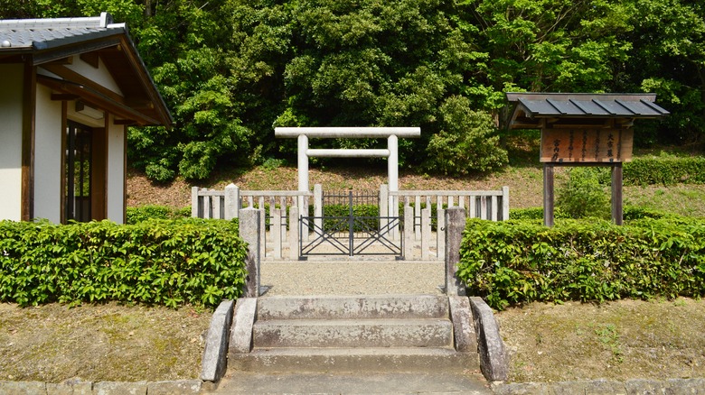 Entrance to Hashihaka Kofun