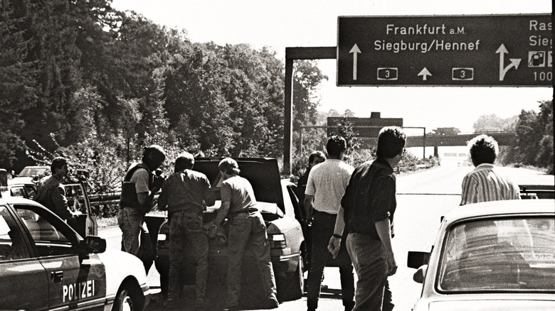 Police arresting Gladbeck criminals on autobahn