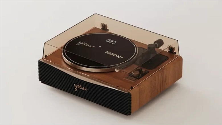 Syitren record player with built-in speakers and closed lid