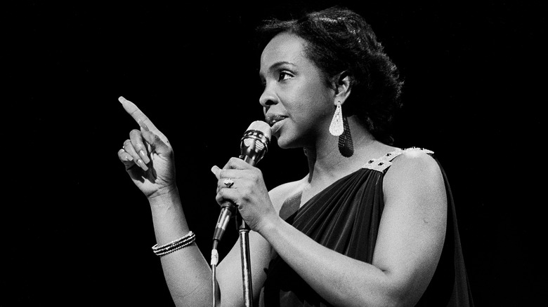 Gladys Knight singing on stage.