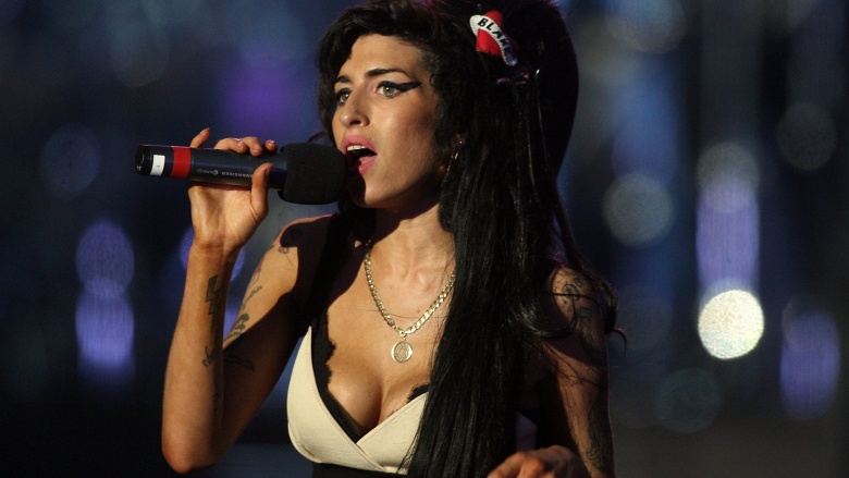 Amy Winehouse singing
